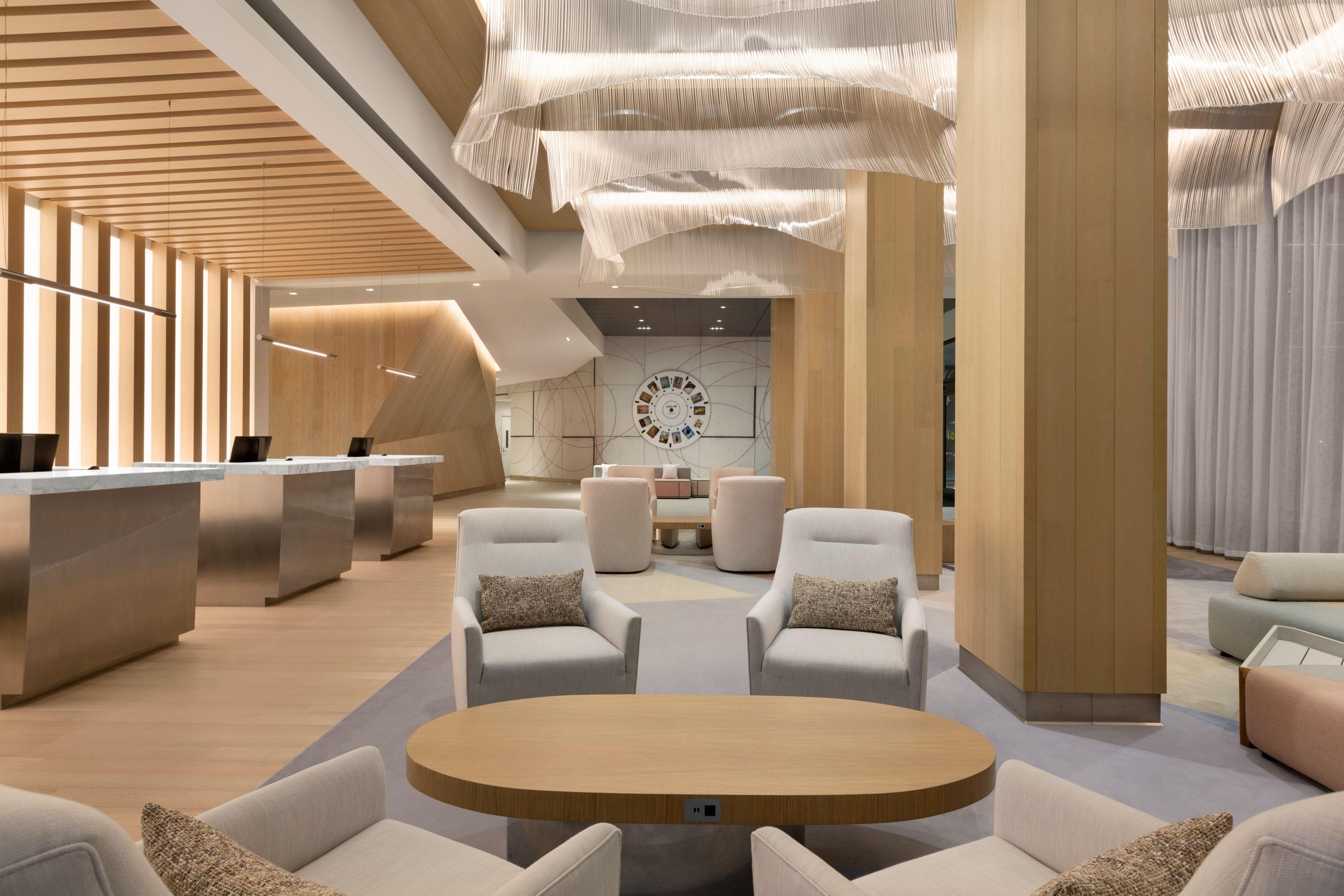 เรดิสัน บลู อนาไฮม์ Hotel ภายนอก รูปภาพ The interior of the new terminal